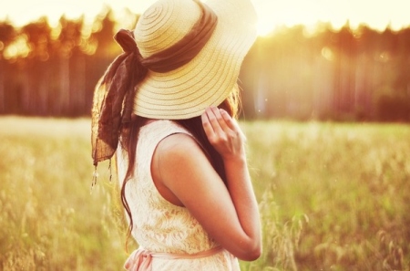 dress-girl-hat-meadow-old-old-fashioned-Favim.com-66565